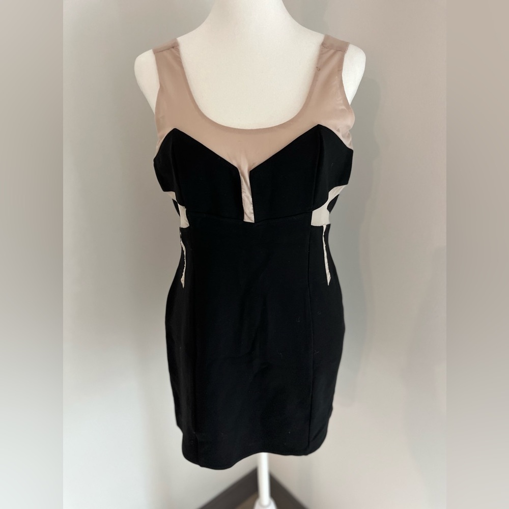 Elegant Sleeveless Black Dress SizeLarge